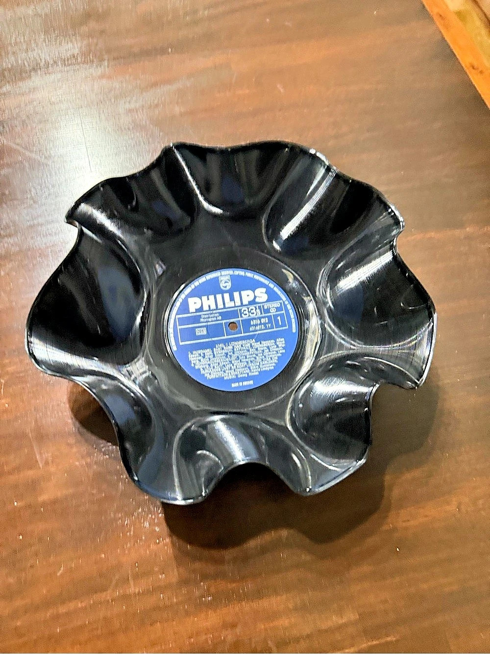 Philips Black Scalloped Serveware Bowl